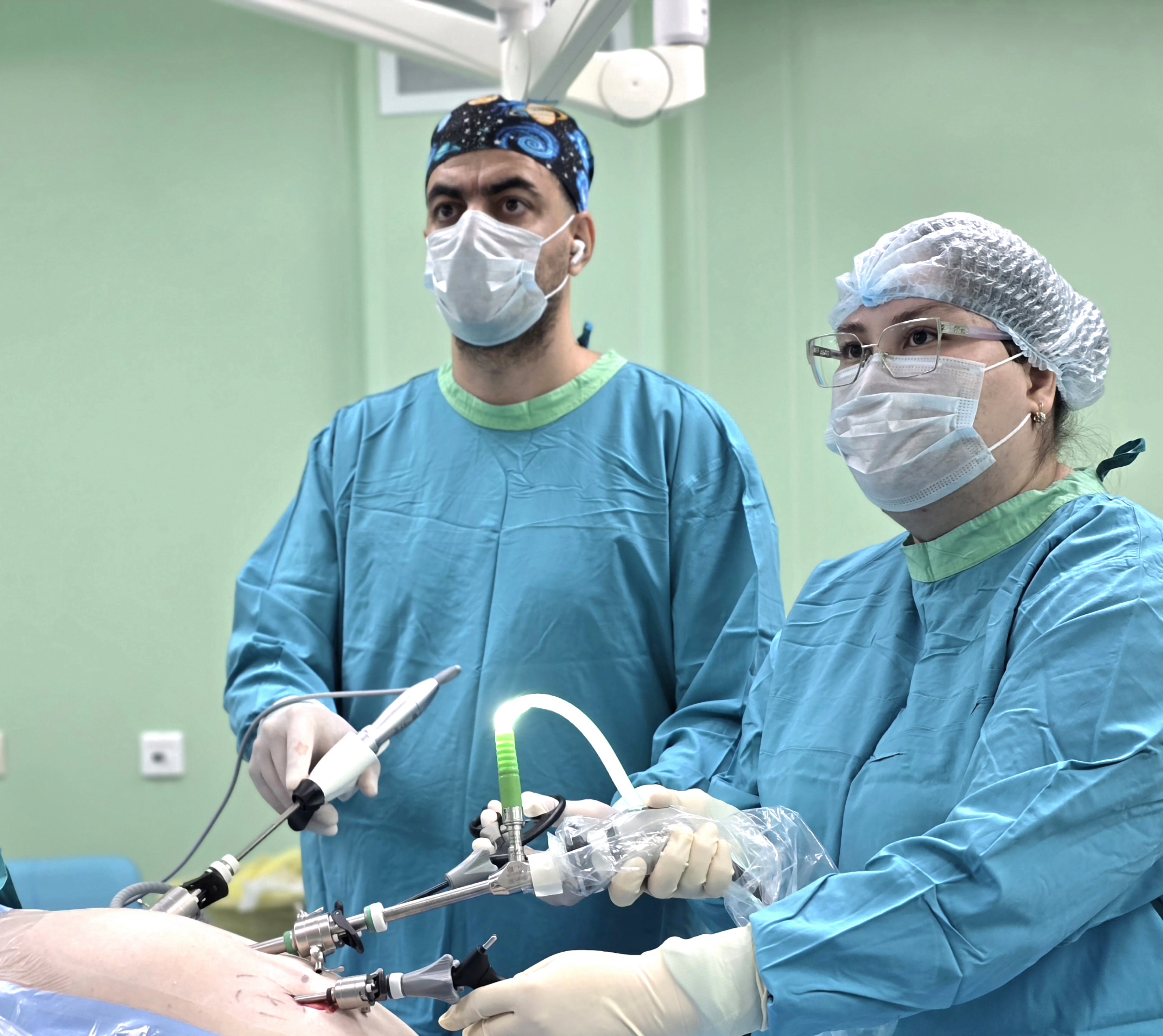 В Медицинском городе провели редкую комбинированную операцию 73-летнему пациенту