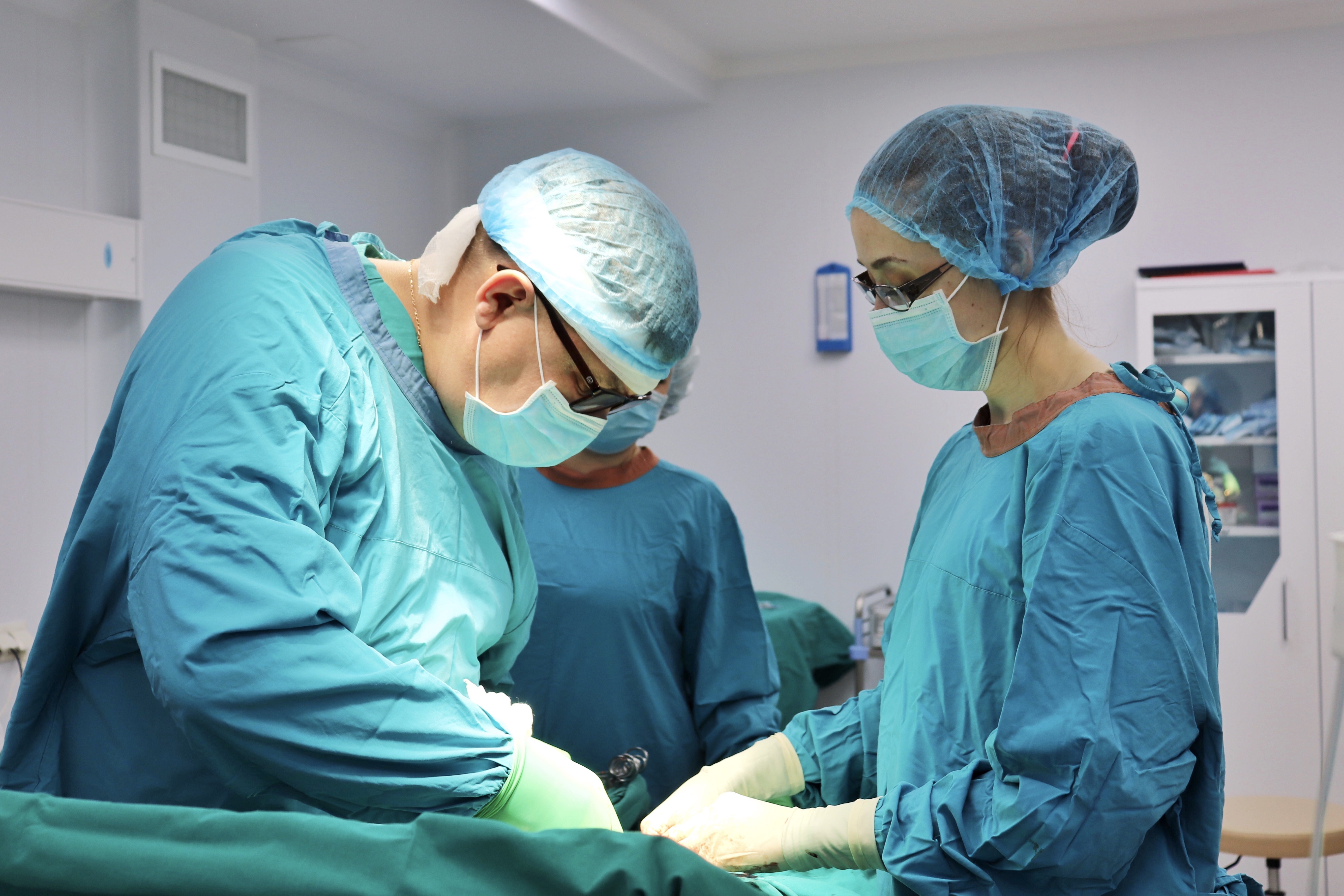 Тюменские онкологи провели комбинированную операцию пожилой пациентке